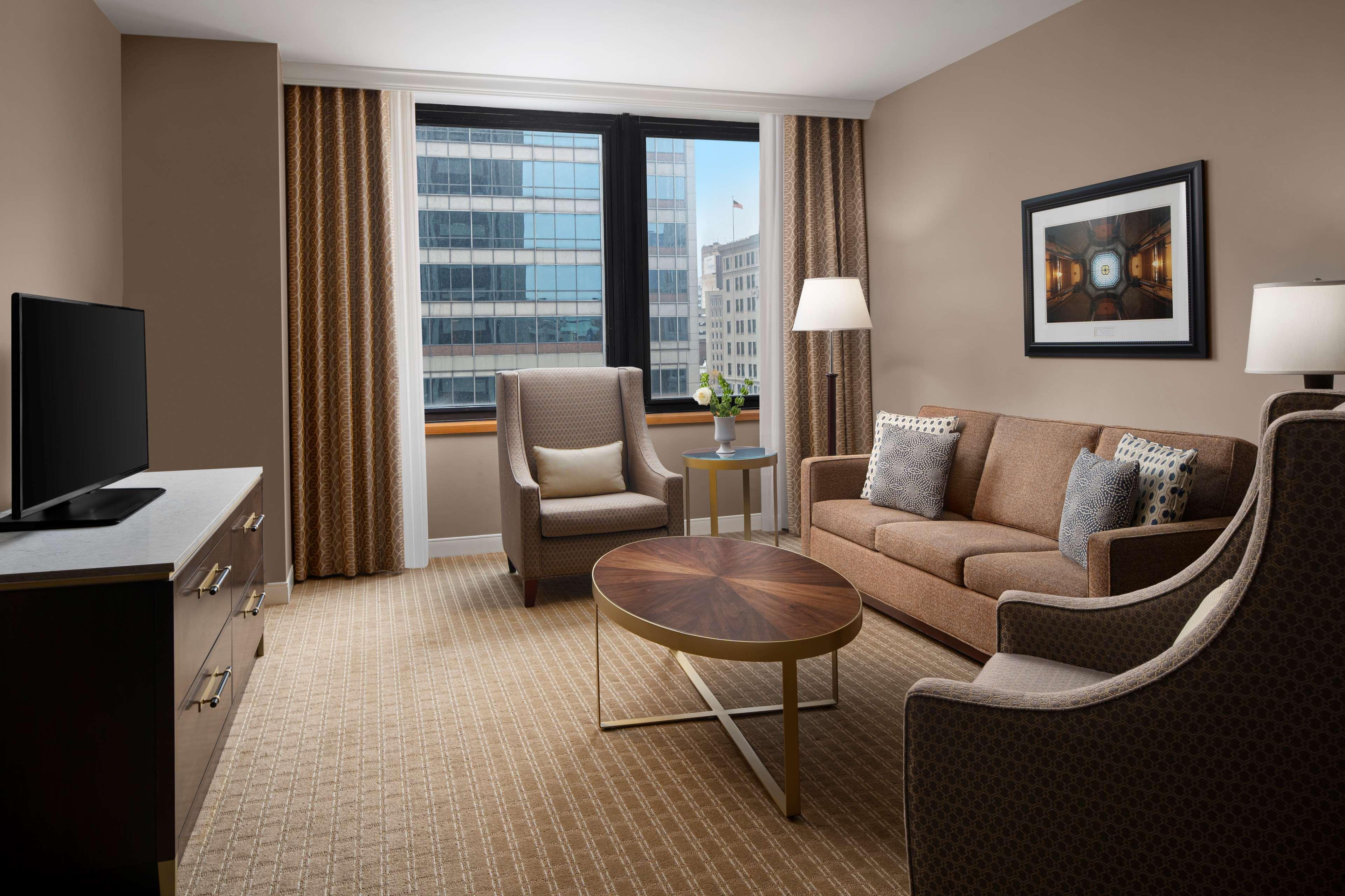 Hilton Indianapolis Hotel & Suites Exterior foto