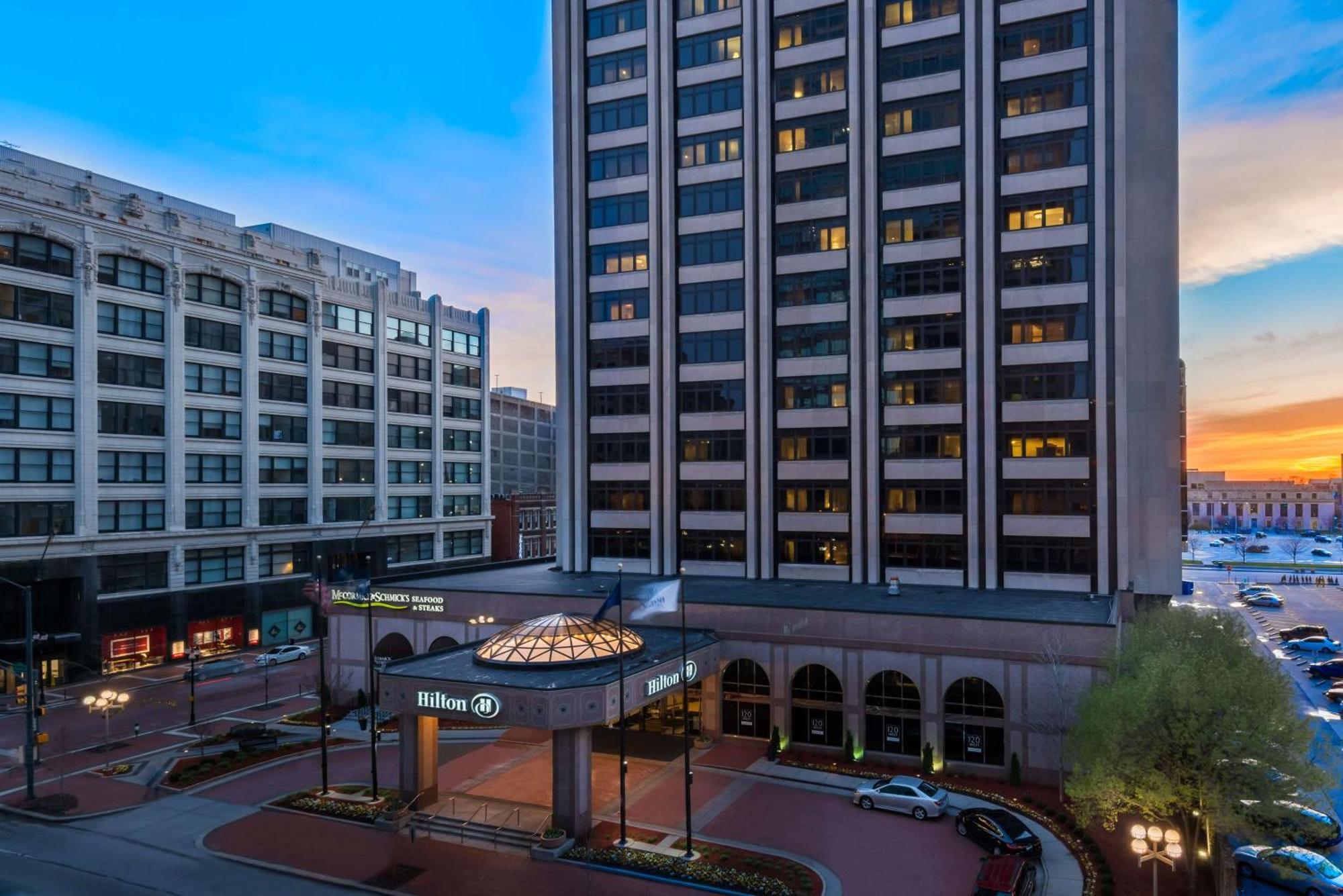 Hilton Indianapolis Hotel & Suites Exterior foto